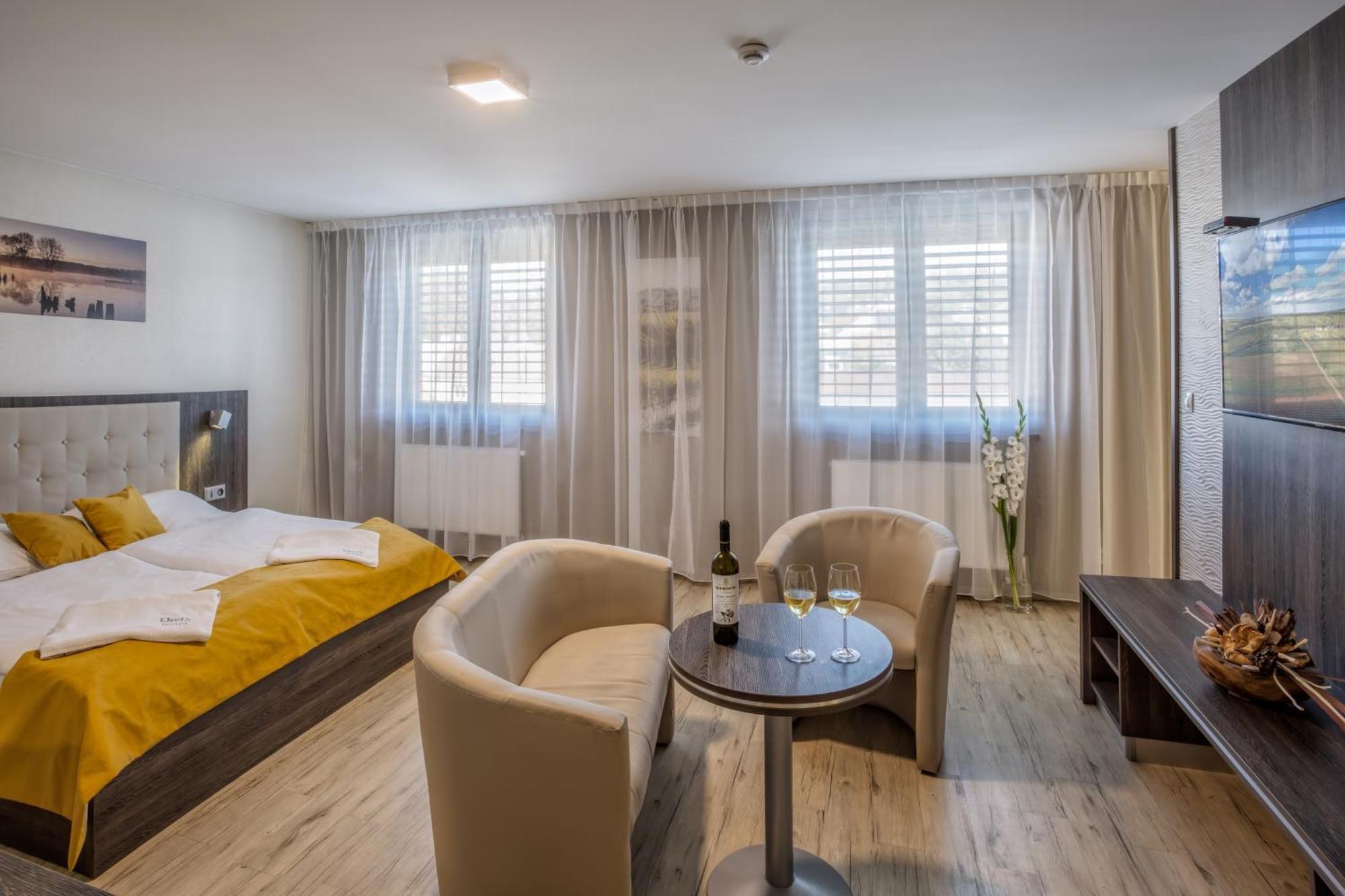 Hotel Beta Бзенец Экстерьер фото