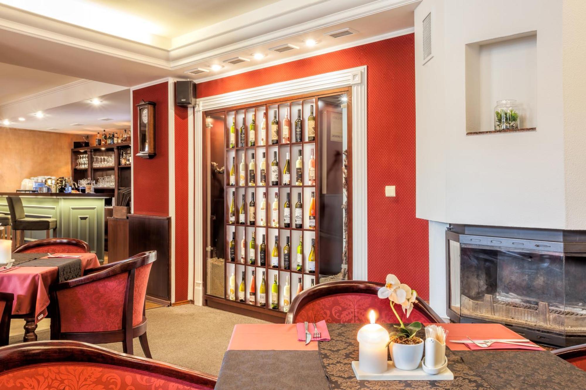 Hotel Beta Бзенец Экстерьер фото